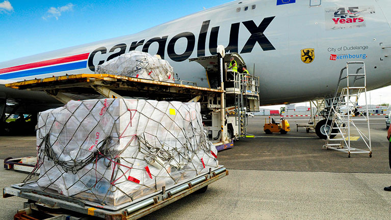 1/144    Boeing 747 8F cargolux        revell  - Page 2 Cargo-operations-Cargolux