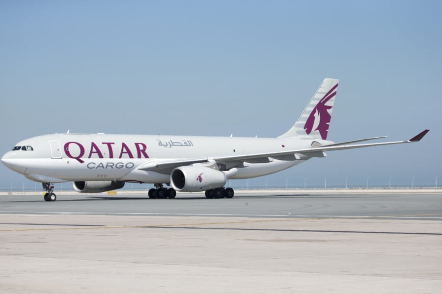 Катар купить авиабилет. Катар Аирлинес. Катар аэр б747. А380 Qatar Cargo. Qatar Airways Cargo.